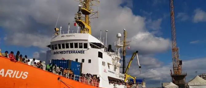 Reggio: giunti 645 migranti, c’è anche un cadavere