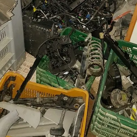 Scoperto deposito di pezzi di auto rubate nel Cosentino