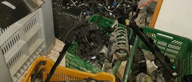 Scoperto deposito di pezzi di auto rubate nel Cosentino