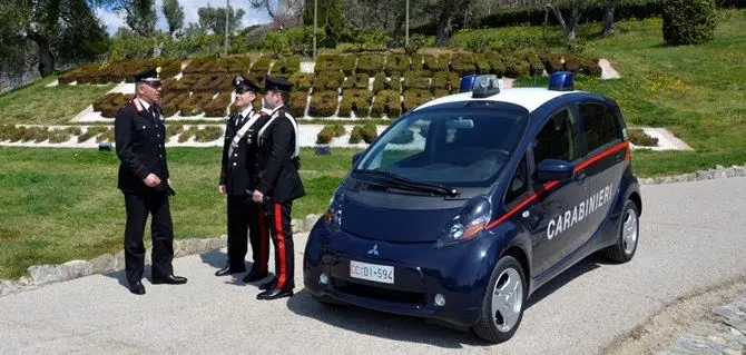 Catanzaro, il primo veicolo elettrico in uso al comando dei carabinieri