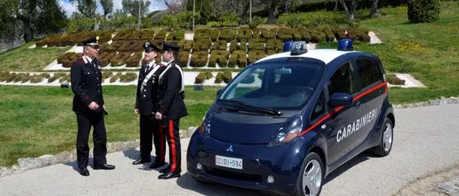 Catanzaro, il primo veicolo elettrico in uso al comando dei carabinieri