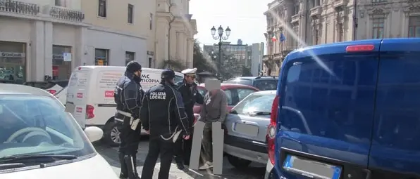 Catanzaro, parcheggiatori abusivi: identificate sei persone
