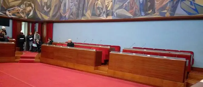 Catanzaro, Consiglio comunale: la maggioranza non ha i numeri. Sospesa la seduta
