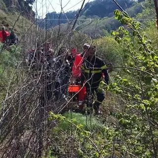 Precipita in un burrone a Borgia: grave un giovane