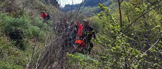 Precipita in un burrone a Borgia: grave un giovane