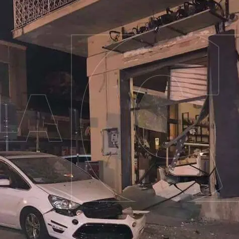 Paura a Lamezia Terme, bomba distrugge attività commerciale
