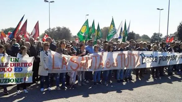 Manifetazione cittadini Rossano in corteo per rivendicare diritto alla salute , ANSA