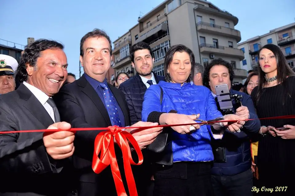 Cosenza, luci e colori per l'inaugurazione del parcheggio di Piazza Bilotti
