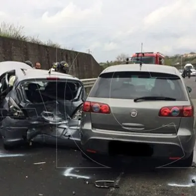 Catanzaro, scontro tra due auto nei pressi di Marcellinara: un morto (VIDEO)