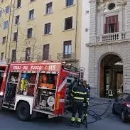 CATANZARO: VA A FUOCO CLIMATIZZATORE, PANICO NEL PALAZZO