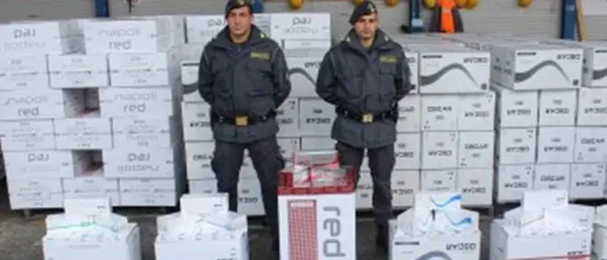 Gioia Tauro, sequestrate 10 tonnellate di sigarette