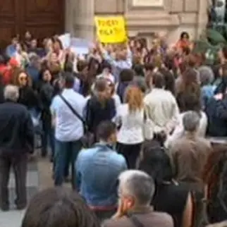 Catanzaro, protesta davanti al Dipartimento Salute VIDEO