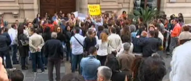 Catanzaro, protesta davanti al Dipartimento Salute VIDEO