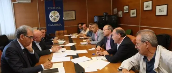 Oliverio incontra i forestali: 'in arrivo 37 milioni'