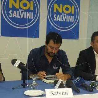 Salvini contestato a Lamezia e Crotone: 'I terroni non dimenticano' FOTOGALLERY-VIDEO
