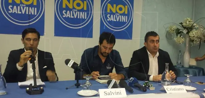 Salvini contestato a Lamezia e Crotone: 'I terroni non dimenticano' FOTOGALLERY-VIDEO