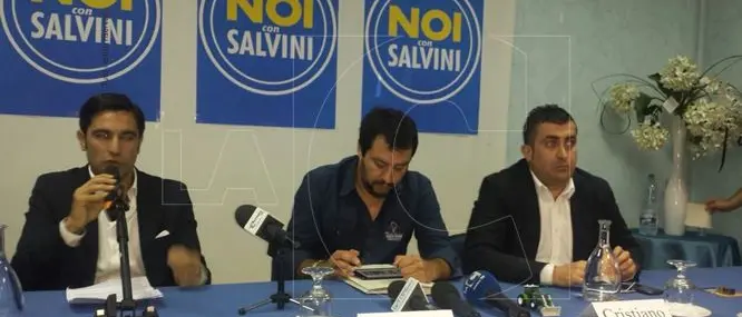Salvini contestato a Lamezia e Crotone: 'I terroni non dimenticano' FOTOGALLERY-VIDEO