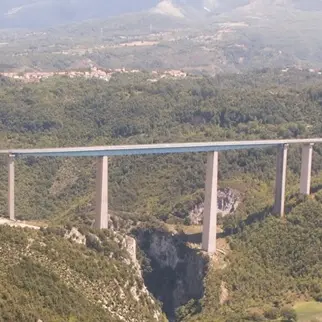 Viadotto Italia, è iniziata la demolizione delle campate