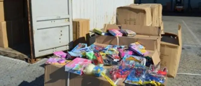 Gioia Tauro, sequestrato carico di giocattoli contraffatti