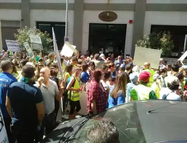 Marrelli hospital, continua la protesta: occupato l’ufficio di Scura VIDEO