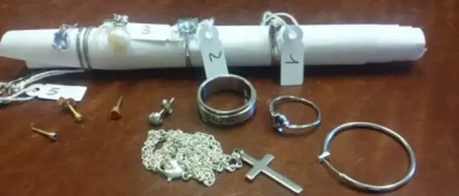 Vibo: in auto con gioielli e strumenti atti allo scasso, denunciati due uomini