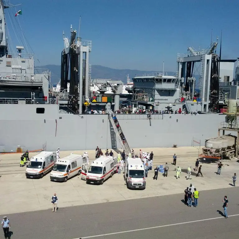 Reggio, nel porto nave con oltre 600 migranti