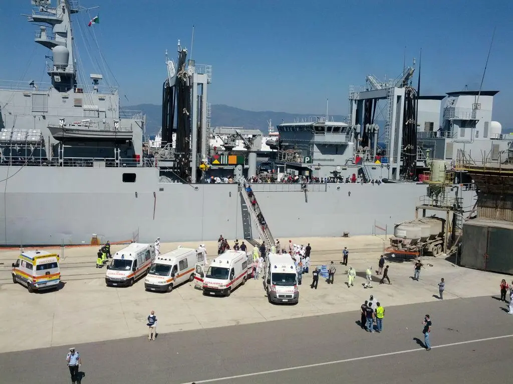 Reggio, nel porto nave con oltre 600 migranti