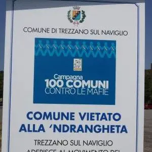 A Trezzano sul Naviglio cartelli stradali contro la ‘ndrangheta