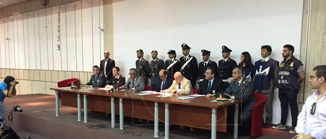 Giochi online per riciclare denaro sporco. Maxi operazione della Dda: 41 arresti NOMI