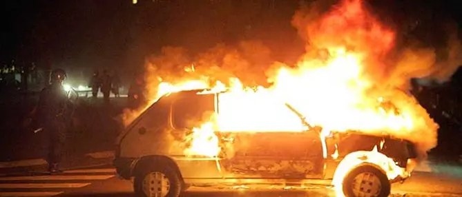 Auto in fiamme nel vibonese