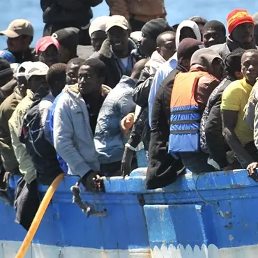 Nuovo sbarco a Vibo Marina, approdata nave con 427 migranti VIDEO