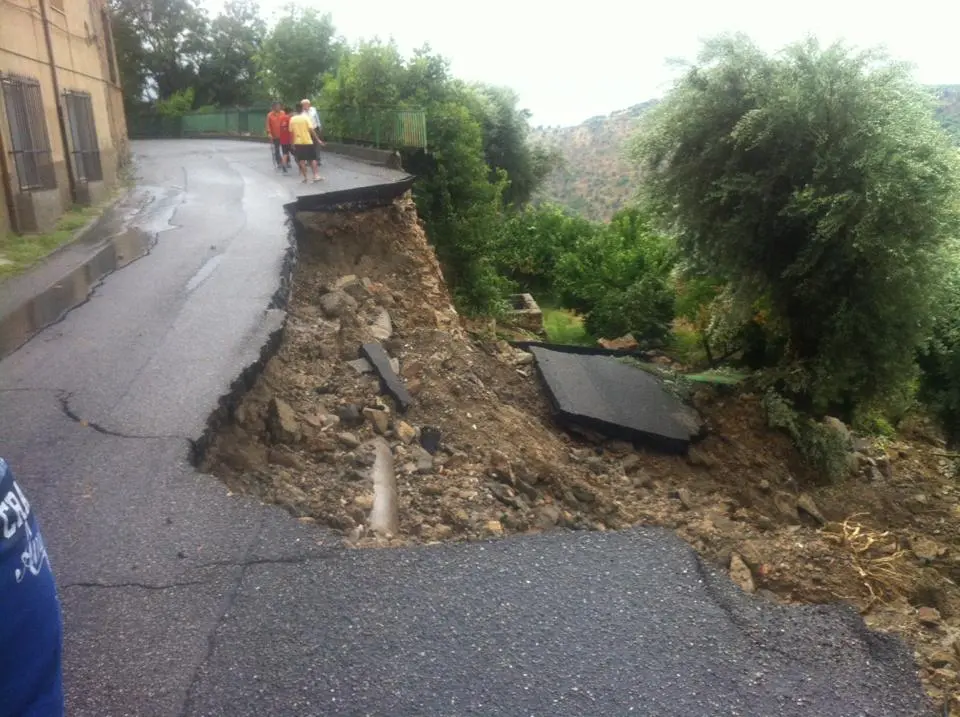 Alluvione, il ministro dell'Ambiente Galletti: 'Mai più condoni edilizi'