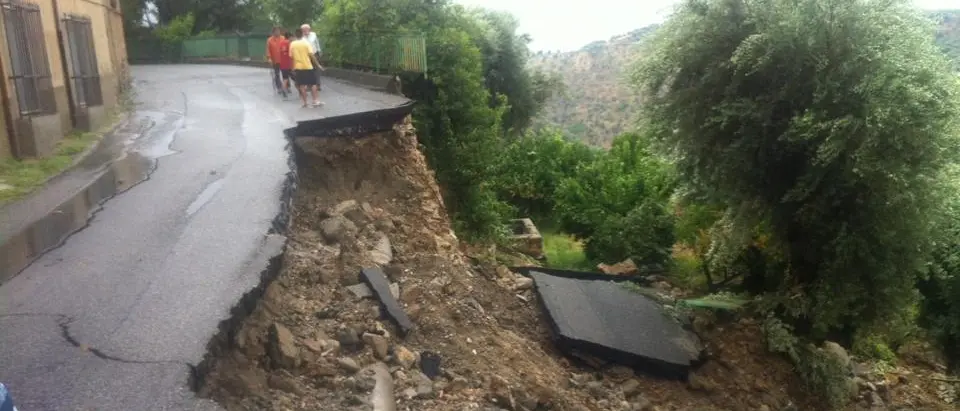 Alluvione, il ministro dell'Ambiente Galletti: 'Mai più condoni edilizi'