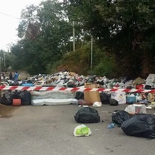 Emergenza rifiuti, nuova protesta a Vibo FOTO