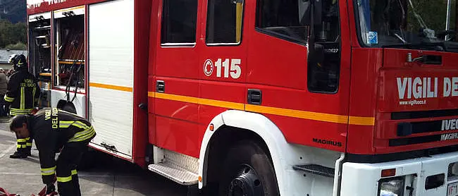 Spezzano, incendiato un ettaro di bosco: due denunce