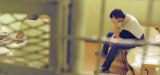 Catanzaro: detenuto tenta suicidio, salvato
