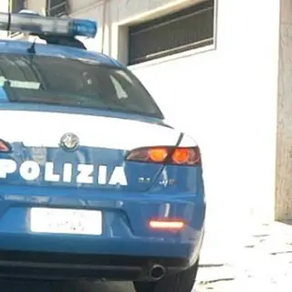 Cosenza, in stato di ebbrezza aggredisce padre e agenti: denunciato