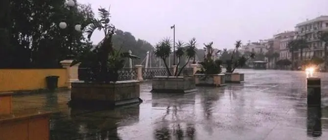 Allerta Meteo: pioggia su tutta la Calabria, allagati reparti dell'ospedale di Melito. Criticità rossa per oggi PREVISIONI