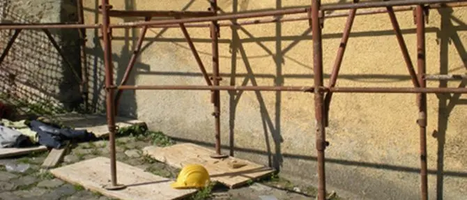 Tragedia nel cosentino, operaio cade da un’impalcatura e muore