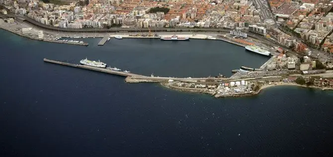 Le acque del Porto Reggio Calabria fortemente inquinate: la denuncia di Italia Nostra