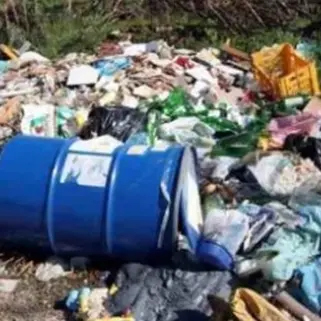 Rifiuti pericolosi: sequestrata discarica abusiva nel cosentino