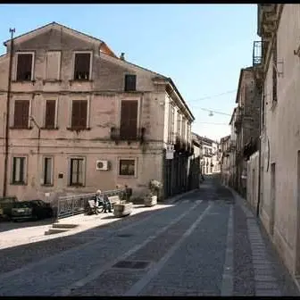 Voleva parlare con il Sindaco ma non ci riesce e distrugge mobili del Comune