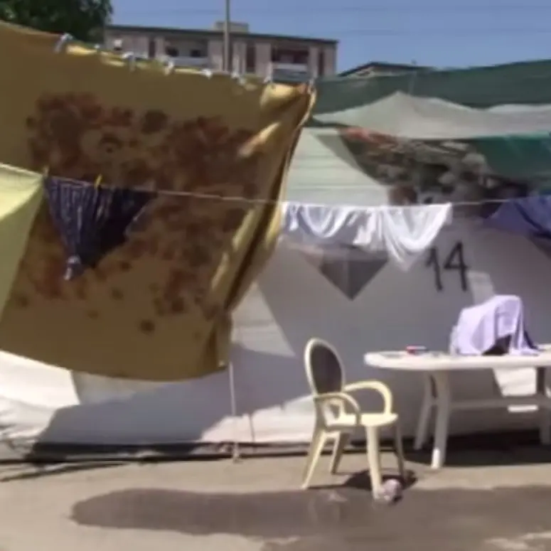 Cosenza, soldi per lasciare la tendopoli: i rom protestano VIDEO