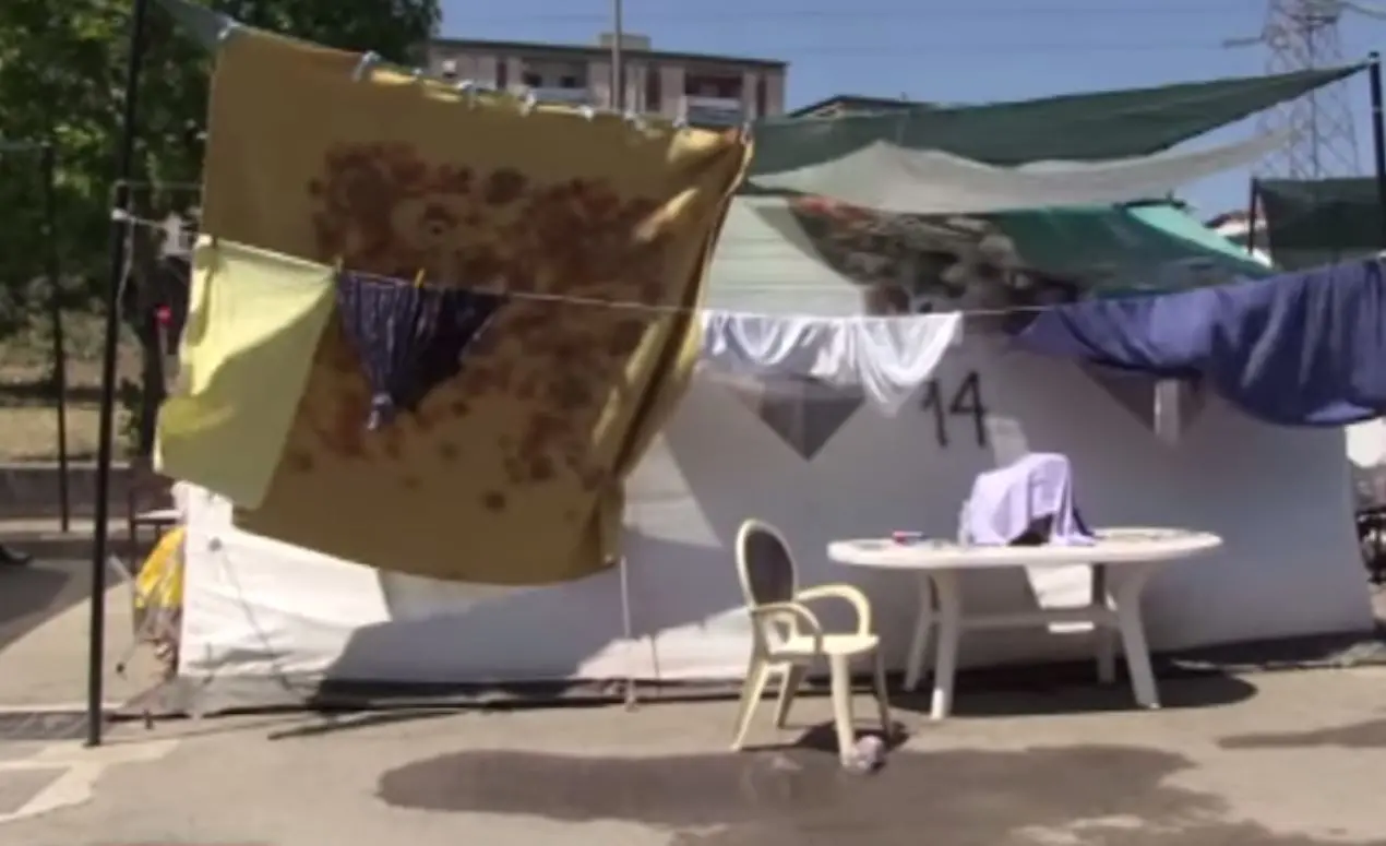 Cosenza, soldi per lasciare la tendopoli: i rom protestano VIDEO