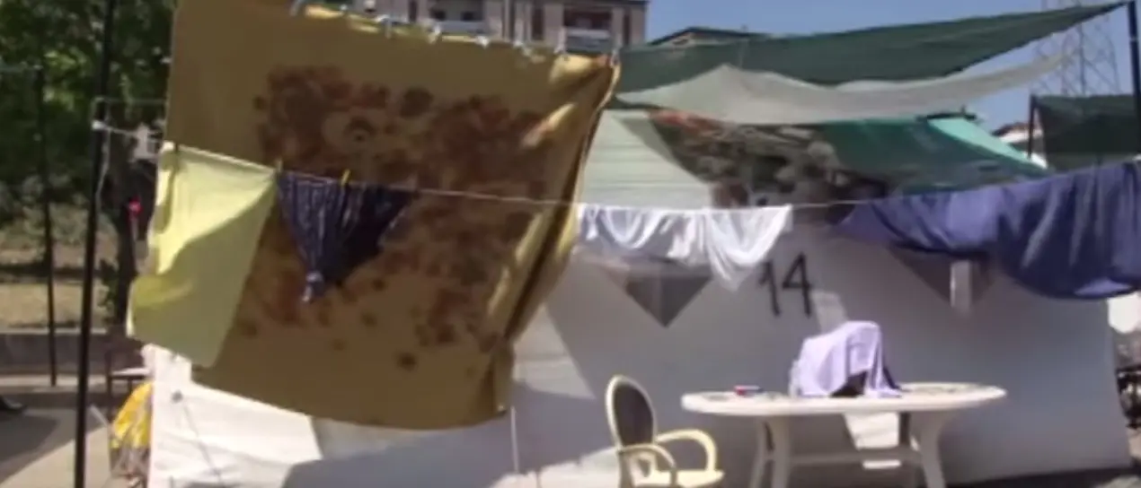 Cosenza, soldi per lasciare la tendopoli: i rom protestano VIDEO