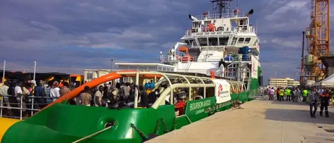 Reggio, sbarcati 351 migranti