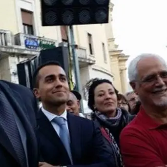 Il M5S in piazza contro Oliverio VIDEO