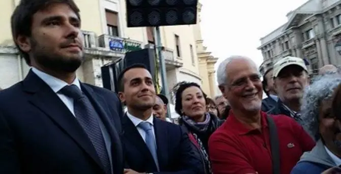 Il M5S in piazza contro Oliverio VIDEO