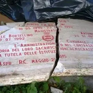 Santo Stefano d'Aspromonte (RC), distrutta la stele dedicata i giudici Falcone, Borsellino e Scopelliti