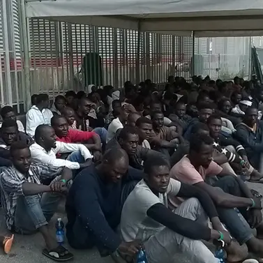 Vibo, sbarcati 470 migranti FOTO-VIDEO